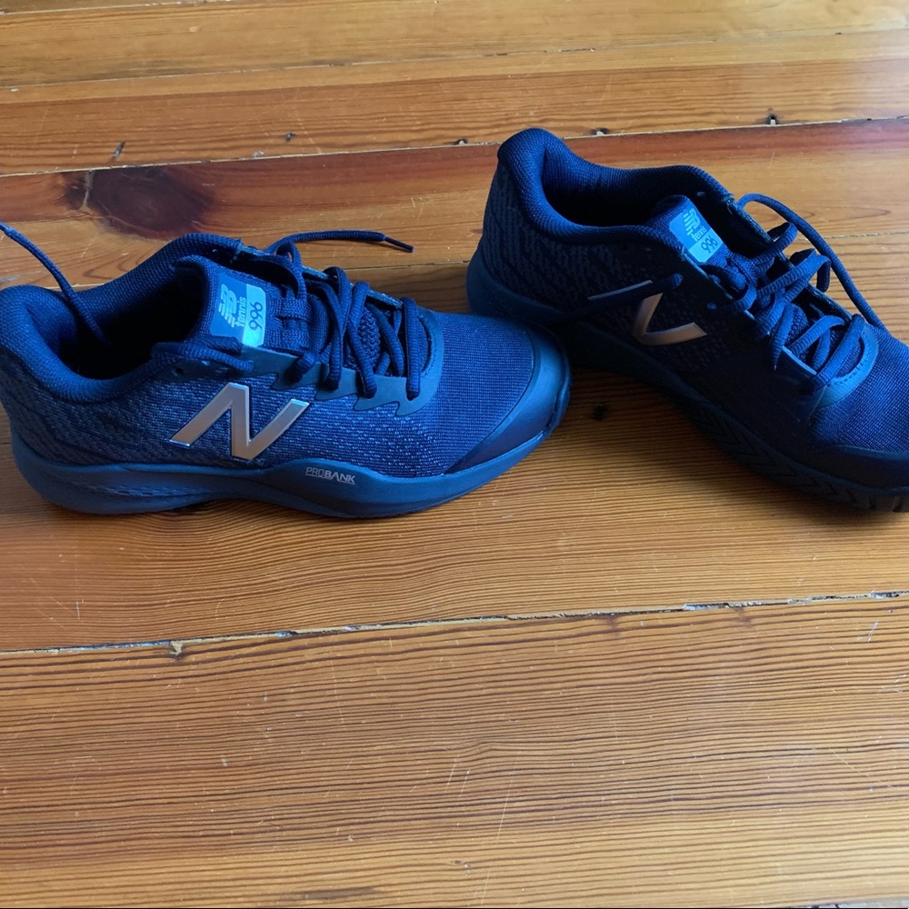 Navy New Balance 7.5